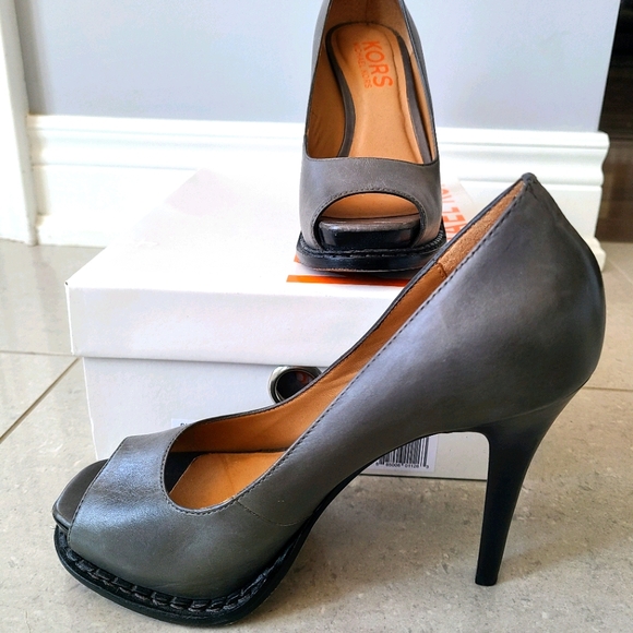 Michael Kors Izzie Slate Heels 6.5 - Picture 2 of 3